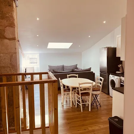 Grand 2e Etage شقة ساوجون