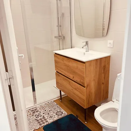 Grand 2e Etage شقة ساوجون