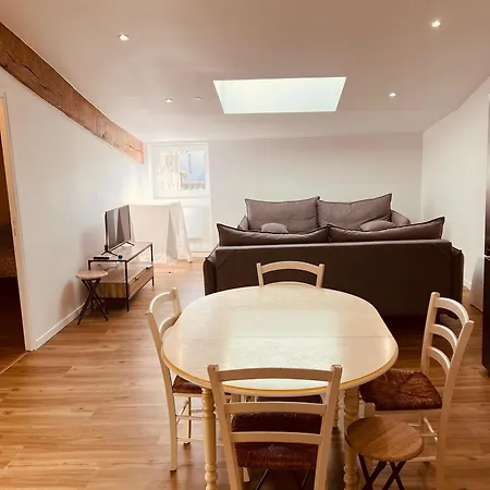 Grand 2e Etage شقة