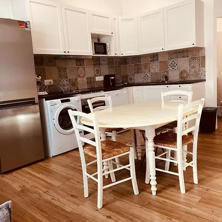 Grand 2e Etage شقة ساوجون