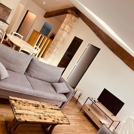 Grand 2e Etage * ساوجون